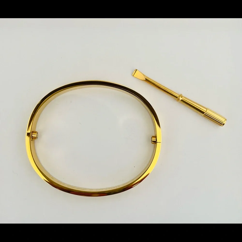 Luxury Stainless steel Bangle 18k gold plated bracelet with engraving. 16cm - Picture 3 of 5
